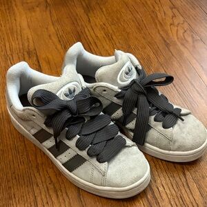 Adidas Women’s Campus sneakers